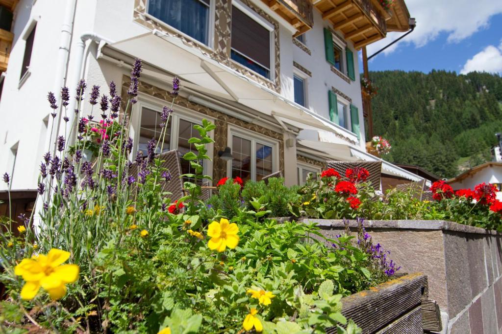 Chalet Madrisa Corvara In Badia Exterior photo